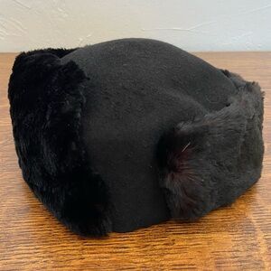VINTAGE GOLDSMITHS MEMPHIS BLACK FELT FAUX FUR CONTEMPORARY 80s 70s FANCY HAT